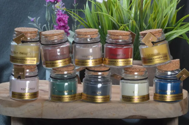 MilaNNE Leuk cadeau voor de Kerst: Set van 10 stuks verschillende GEURKAARSEN in Stolpfles met Kurk - Candles by Milanne - BEKIJK VIDEO rood