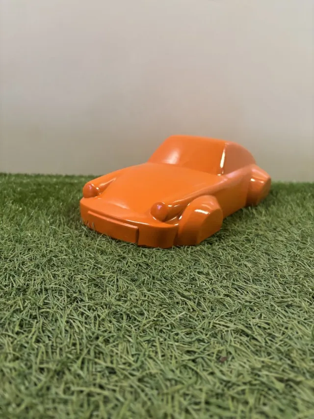 Porsche Sculptuur van Porsche 911 oranje 964 1:12