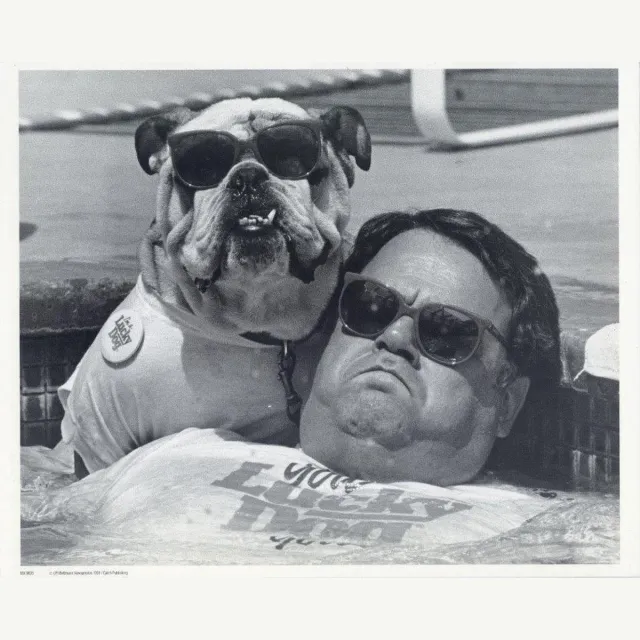 Catch Projecten Mini zwart-wit poster - Chilling Man and Dog - Bettmann Newsphotos - 24x30 cm