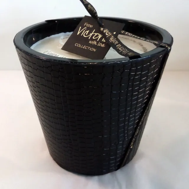 VICTORIA WITH LOVE BY PHILLINE.BE Victoria with Love -leder Black - M-kaars-geurkaars- Zwart-leder op glas - Indoor