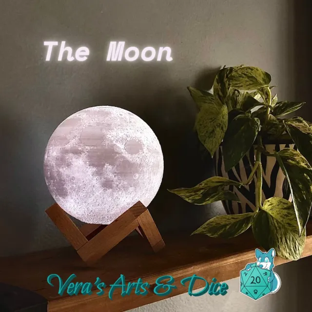 Maan Lamp | Vera's Arts & Dice | 16 Verschillende Kleuren | Planeet Lampen | LED Lamp | Oplaadbaar Dimbaar Stroboscoop Effect Mogelijk Aanraak Gevoelig Afstandsbediening | 3D Print Handmade | Lampen Verlichting Sfeerverlichting | Slaapkamer Woonkamer