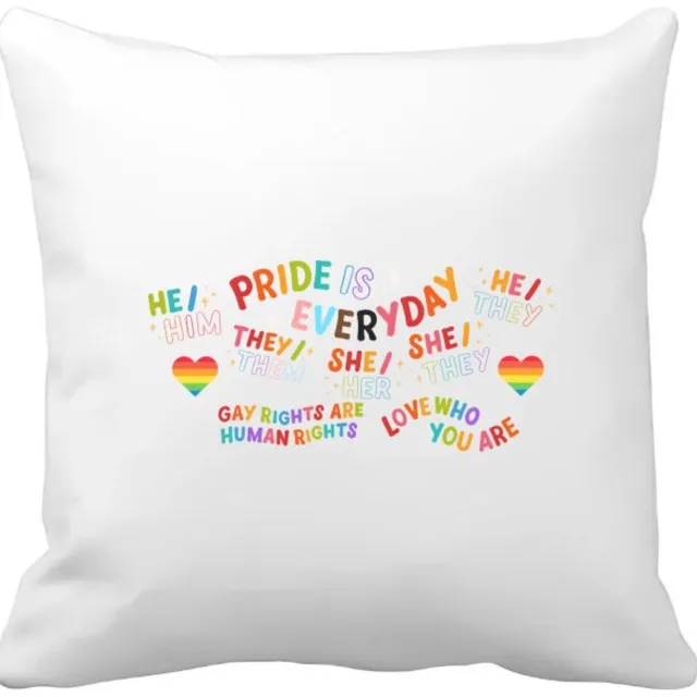 Akyol lgbtq cadeau - Kussen hoes - Lgbt - queer - pride month - lgbtq vlag - gay pride - met tekst - opdruk - leuke pride spullen - verjaardag - cadeau - gift - 40 bij 40 cm Multicolor
