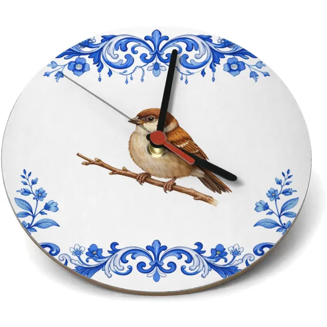 Mr Cadeautjes Klok rond Ø 19 - design Een sierlijke vlinder centraal op een zachte botanische rand | cadeau Wit