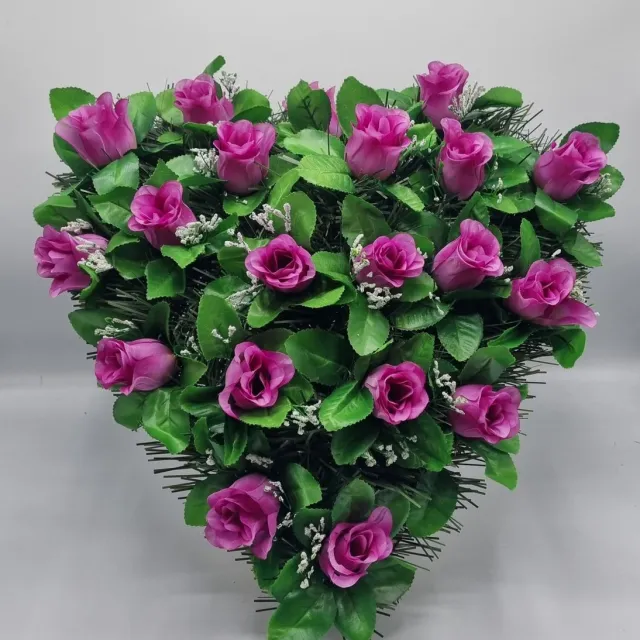 Herdenkingslichtjes.nl Bloemstuk - W847-55 - Hart - Roos - paars - 40cm - Verzwaard - Buigzaam - Grafdecoratie