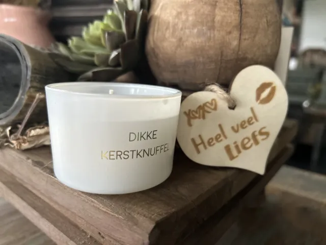 Creaties van hier Soja kaars Dikke kerstknuffel met houten hartje - Kerstpakket - Glas - Hout