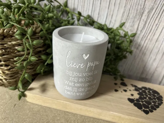 Creaties van hier Cement Candle Papa met houten plankje - 8 cm – Cement – Kaars