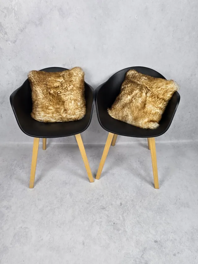 Bèèèhst Genôch Kussen – Schapenvacht – Moeflon – Exclusieve collectie – Woondecoratie – Bruin, wit, crème – 100% echt natuurlijke wollen vacht – 40x40 cm Bruin, Camel, Wit, Beige, Crème