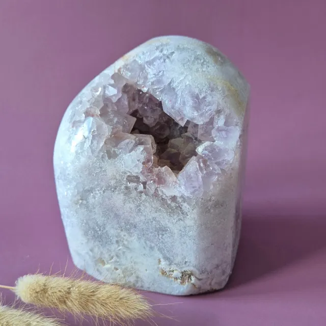 Moonlight Gemstones XL Edelsteen Druzy Pink Amethist Geode Freeform van 1840 gram Statement Piece Meerkleurig