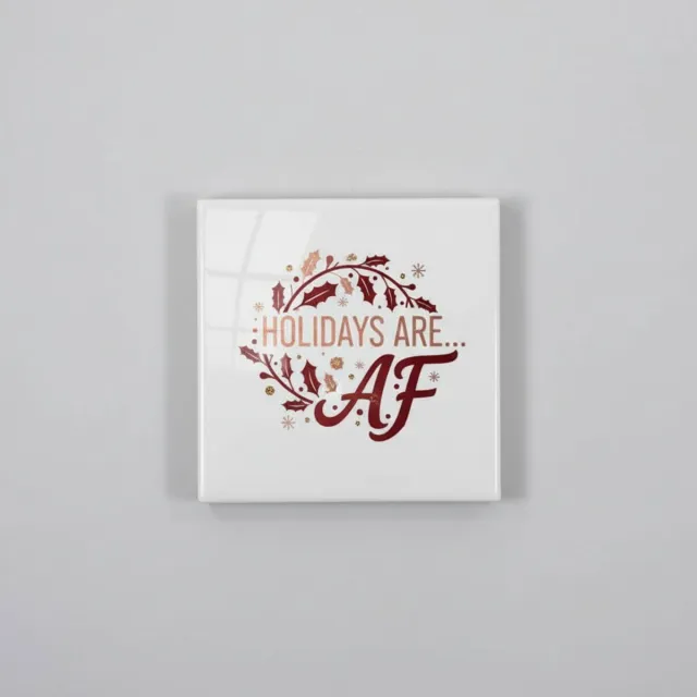 Nevolis Holidays Are AF Keramische Tegel 15x15 cm – Grappige Kerst Quote Decoratie | Feestelijke Rode Kerst Cadeautegel Multi Color