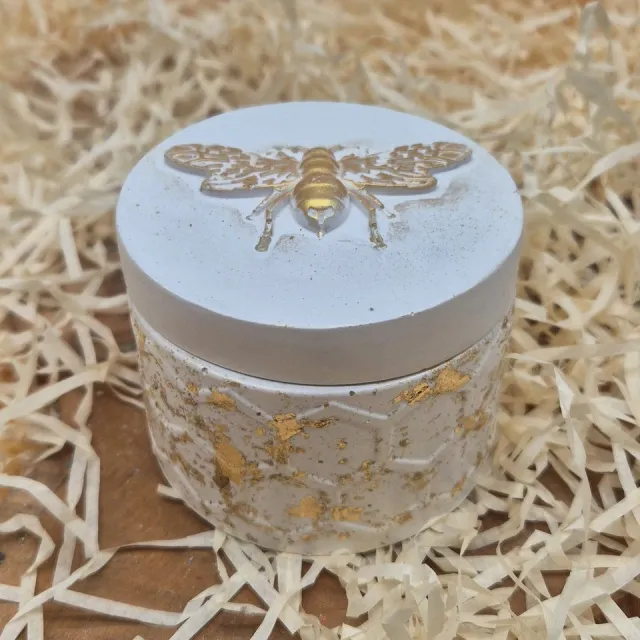 Kaarsgeschenk Golden bee - Geurkaars - Luxe kaars - Gouden kaars - Bij - Kaars met bij - Luxe geurkaars - kaars geschenk wit en goud
