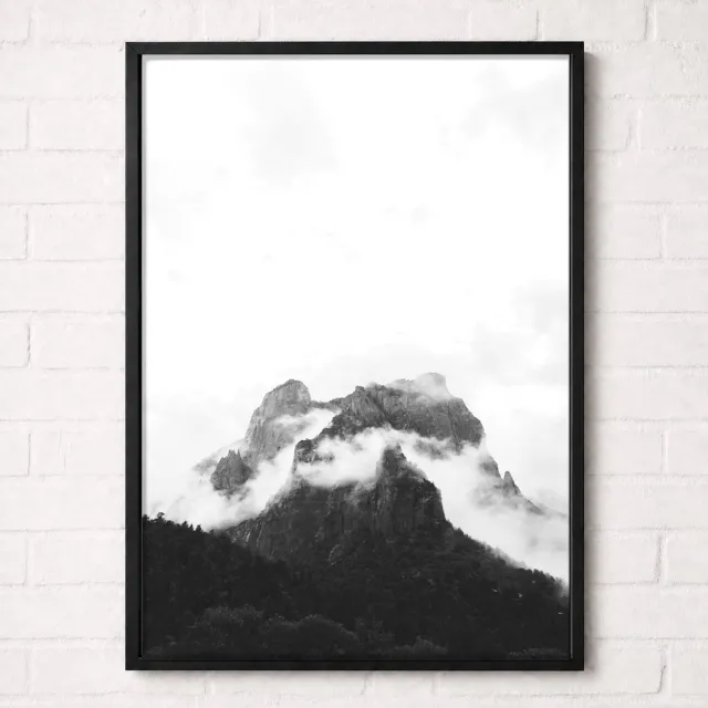 Kleurmedia Mistige Berg in Zwart-wit Poster - Monochrome Mountain Collection - Natuur Posters - A1+ 61 x 91,5 cm