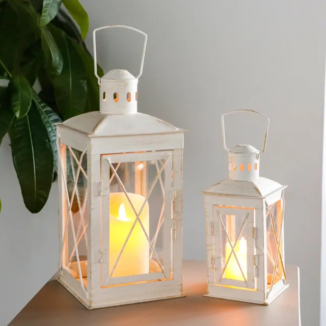 Famanu Set van 2 decoratieve kaarslantaarns, 30 cm en 20 cm hoge metalen kandelaar, perfect voor huisdecoratie, patio, woonkamer, feesten en evenementen Zwart