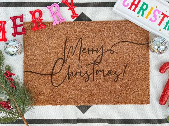 Laser Point Merry Christmas | 90x60 cm | Nieuwe huis cadeau | Ingangsmat | Deurmat met stijl | Verhuizing cadeau | Praktisch & trendy | Perfect voor binnenkomst | Cadeau voor nieuwe woning bruin | zwart (gravering 90x60)