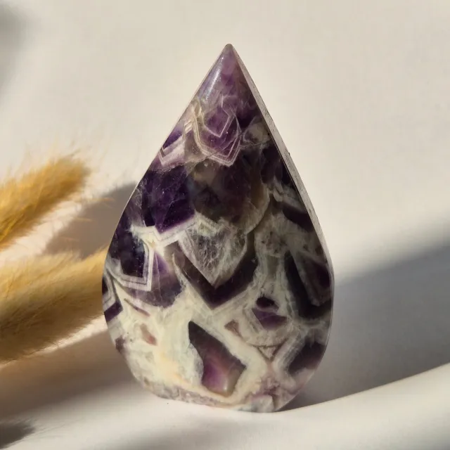 Moonlight Gemstones Dream Amethist - Druppelvormige Drop Staande Edelsteen Kristal - 131gram Meerkleurig