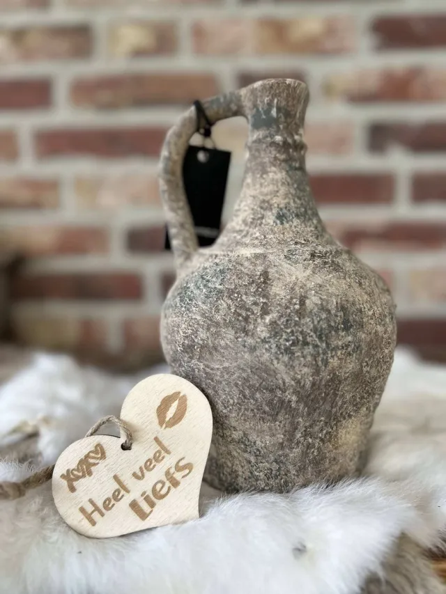 Creaties van hier Kruik L Grijs - 24 cm - vaas - brocante - met houten hartje