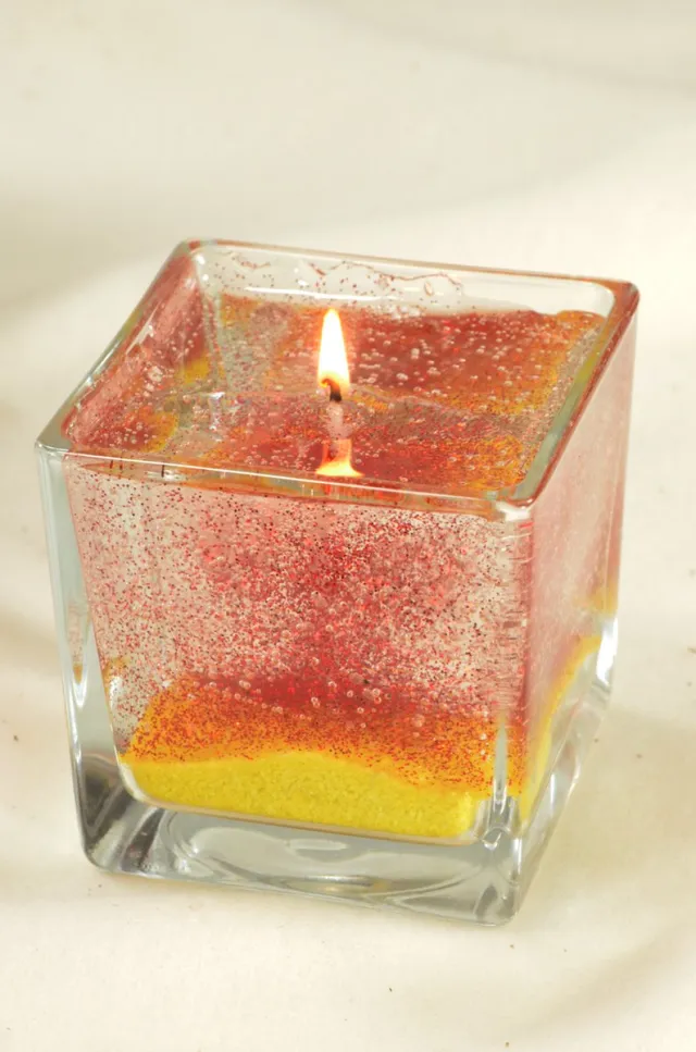 MilaNNE Rode Glitter GEL KAARS, 8x8cm, hoogte: 8 cm - Gemaakt door Candles by Milanne - BEKIJK VIDEO rood