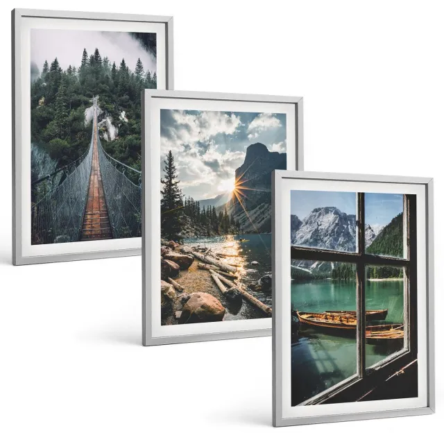 TULUP 4-Delige Schilderij Set - Brug in het bos, meer met boten, uitzicht op de bergen - 40 x 60 cm - Stijlvolle Wanddecoratie - Interieur - Interieur Decoratie Zilveren lijst
