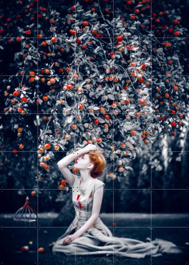IXXI Eve in the Garden of Eden, Ruslan Bolgov & Various - 100 x 140 cm - Grote wanddecoratie en posters - Klassiek, Fotografie, Slaapkamer, Woonkamer Rood / Donkere tinten / Warme kleuren