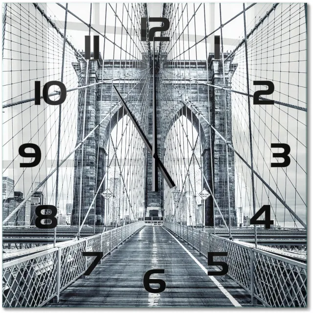 TULUP Wandklok - Brooklynbrug Glazen Klok Met Print - 60x60 cm - Zwart-wit Wandklok Glas Met Motief - Zwarte handen - Vierkante Klok - Wandklok Glas Decoratie - Gekleurde Glazen Klok