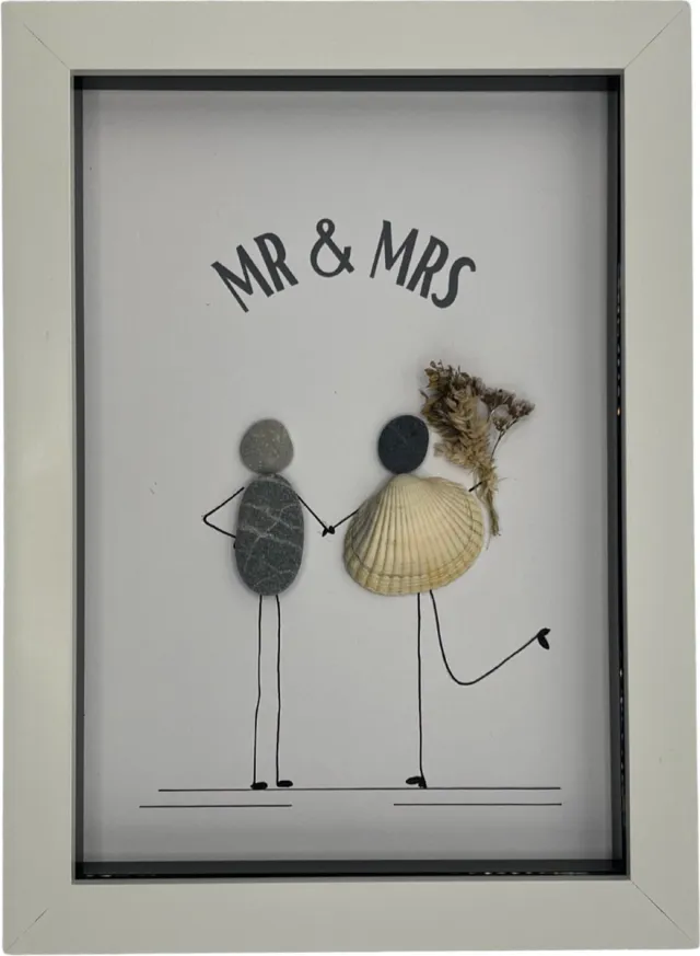 Mixi online Uniek cadeau - Fotolijst – Mr & Mrs – Trouwen – Huwelijk – Kiezels in kunst - 3D Box met een luxe uitstraling - 17x23x3,5cm Wit
