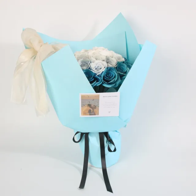 La Roselle Amsterdam Kunstrozenboeket Blauw & Ivoor – winter rozen boeket - kerst bloemen - feestdagen roos cadeau Turquoiseblauw, ijsblauw en ivoorwit
