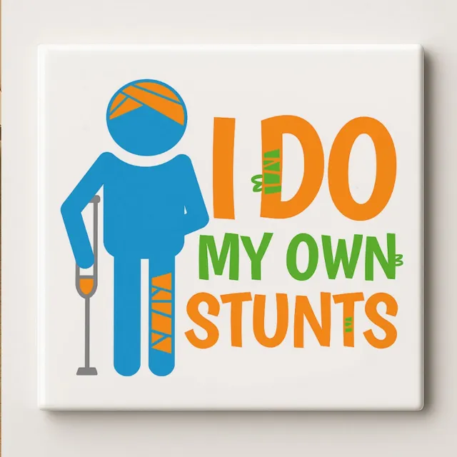 Nevolis I Do My Own Stunts Keramische Tegel – Grappige Blessure Humor Quote Wanddecoratie – Woon- & Kantoor Decoratie – 15 × 15 cm Multi Color