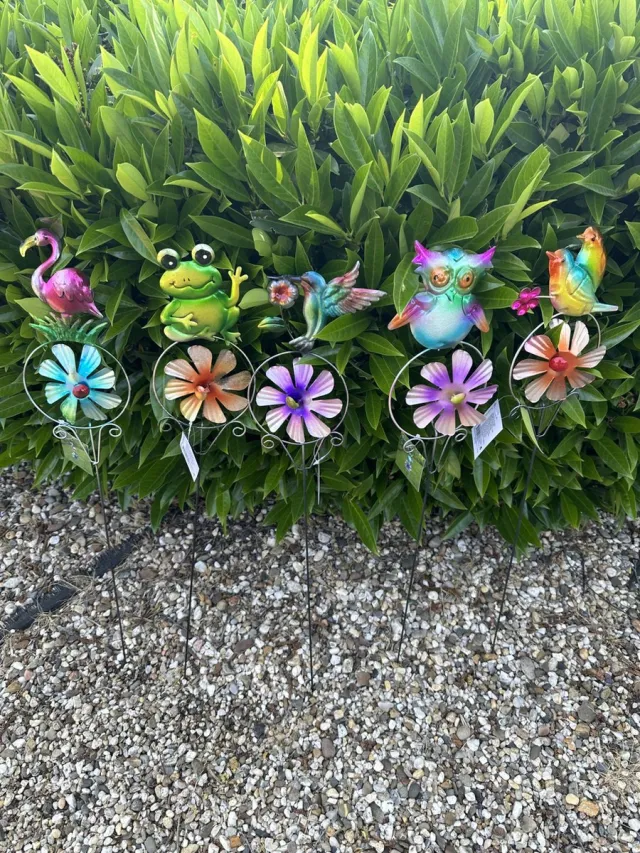Impuls Metalen deco tuinstekers met windmolen "uil, flamingo, kikker, kolibri & vogels"- Set van 5 stuks - diverse kleuren - hoogte 61 x dia 10.5 x 3.8 cm - Tuinaccessoires - Tuindecoratie - Tuinstekers Meerkleurig