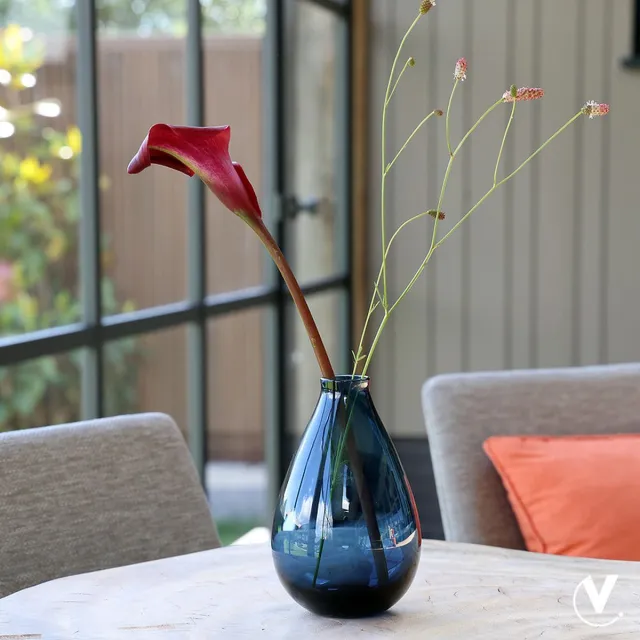 Vase The World Vaas Rupel | Blauw - Blue | Mondgeblazen glas | druppelvormig | Ø11,5 x H17,5 cm