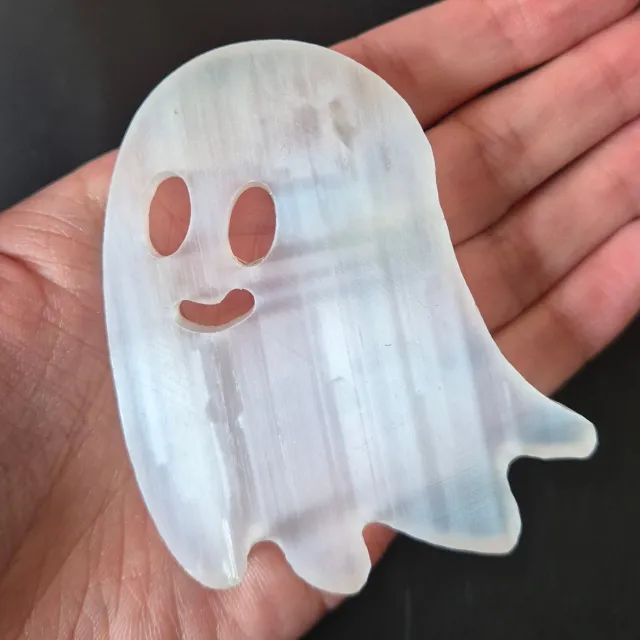 Moonlight Gemstones Halloween Selenite Crystal Carving Flat Ghost 75mm Meerkleurig
