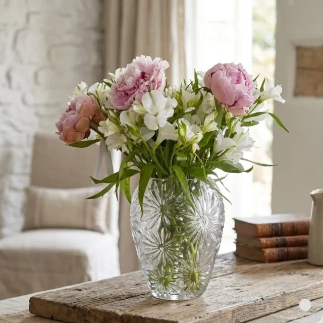 Sommerfield Glazen vaas met bloemrelief 21.5cm x 10.5cm helder