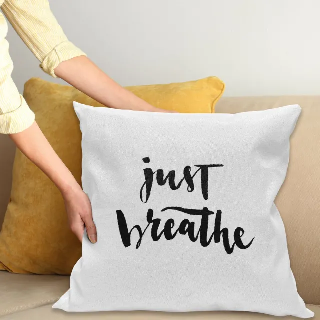 ABAKUHAUS Just Breathe Kussenhoes, Modern Beschriftung, Kussenhoes met Dubbelzijdig Patroon, Heldere Digitale Print, Kleurecht, met Ritssluiting, 40 x 40 cm, Wit Zwart