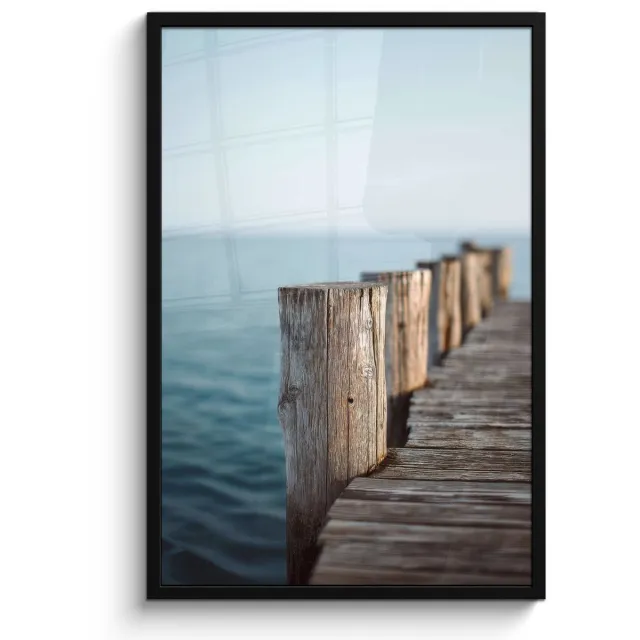 FrameYourWall Poster in lijst - Fotolijst 60x90 cm - Posters - Houten steiger - Helderblauwe lucht - Posterlijst zwart - Decoratie - Wanddecoratie woonkamer - Muurdecoratie slaapkamer