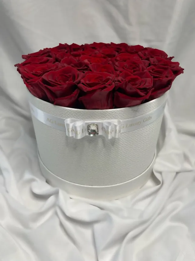 AG Luxurygift AG Luxurygifts Longlife flower box - rozen box - cadeau box - longlife rozen - luxe - bloemen - Moederdag - Valentijnsdag - witte box - rode rozen Rood