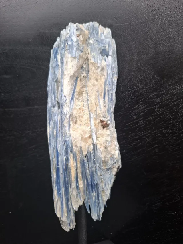 Healing Magic 777 Edelstenen - Kyaniet op standaard - Communicatie, intuïtie, spirituele groei - energetische zuivering, harmonie, inzicht blauw zilver