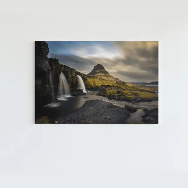 Trendex Global Canvas Schilderij – Natuur – Landschappen – Waterval en Berg – 150x100x2 cm Grijs