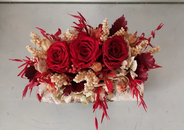 Bloemen en Decoratie 4U Tafel bloemstuk met echt geconserveerde rozen en droogbloemen/ duurzame decoratieve bloemstuk/ cadeau voor bruiloft, verjaardag/ Bruin