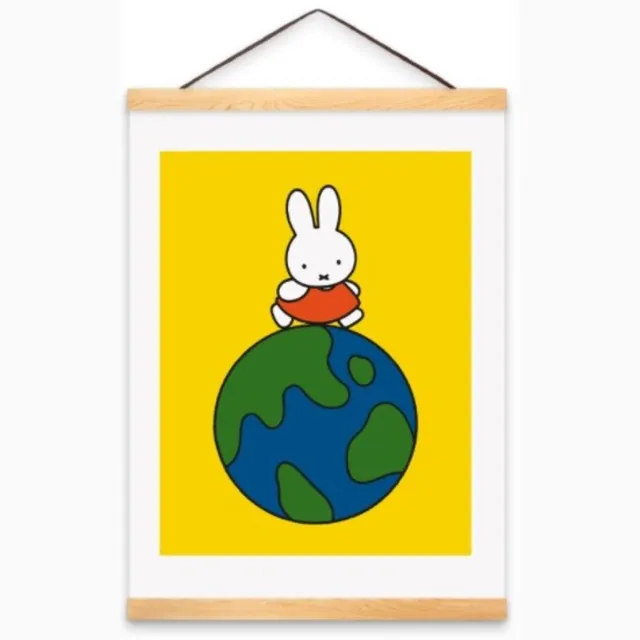 Mtday Poster A3 nijntje around the world inclusief posterhanger Geel