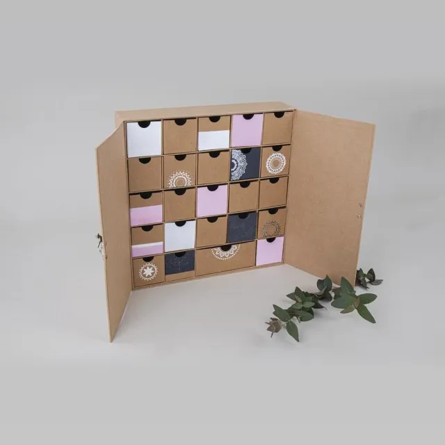 RAYHER Adventskalender - Papier Maché - FSC Recycled 100% - Kraft - Kerstmis - Advent Calendar - 30 x 30 x 6.5cm Roze