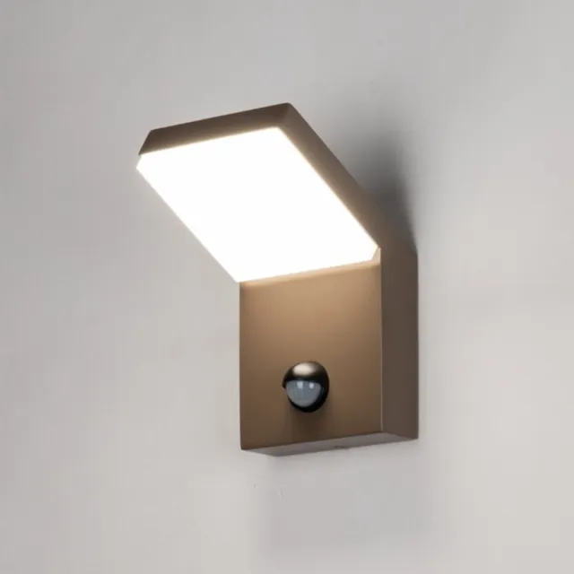 Lumidora Wandlamp 75353 - Voor buiten - IVY - Ingebouwd LED - 12.0 Watt - 1000 Lumen - 2700 Kelvin - Bruin - Kunststof - Buitenlamp - IP54 - Met Sensor