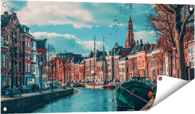 Gards Tuinposter Gracht in Groningen - 100x50 cm - Tuindoek - Tuindecoratie - Wanddecoratie buiten - Tuinschilderij Multikleur
