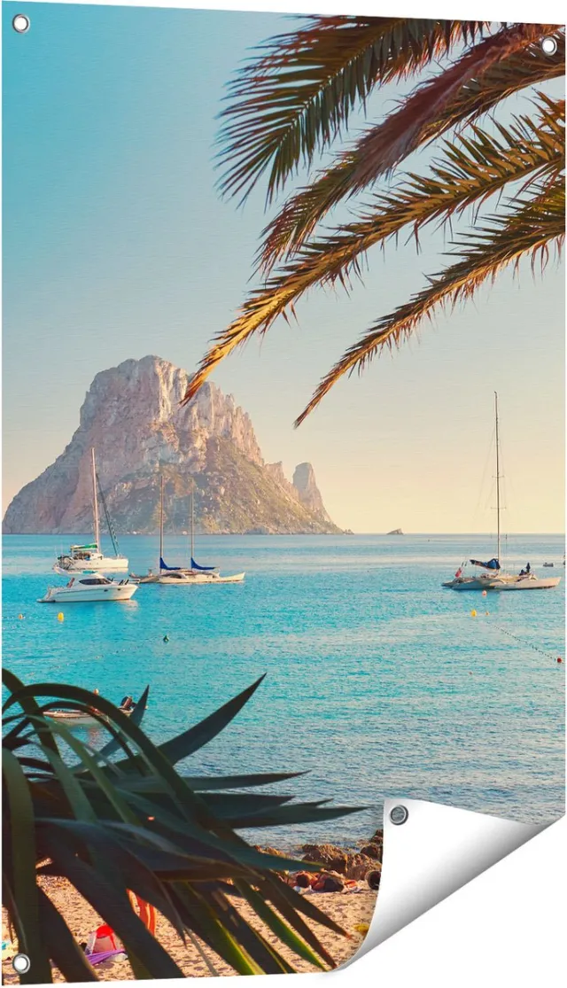 Gards Tuinposter Ibiza Cala d'Hort Strand - 60x90 cm - Tuindoek - Tuindecoratie - Wanddecoratie buiten - Tuinschilderij Multikleur