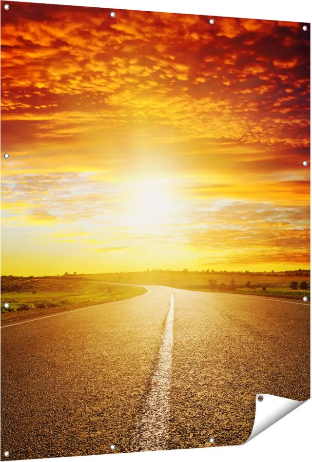 Gards Tuinposter Zonsondergang Over de Weg met een Rode Lucht - 120x150 cm - Tuindoek - Tuindecoratie - Wanddecoratie buiten - Tuinschilderij Multikleur