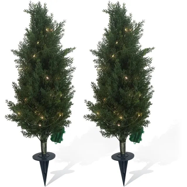 Triumpunpre Set van 2 Kunstmatige Cipresbomen met Grondpen en LED-verlichting – Kunstboom met Warmwitte Lichtjes – 70 cm – PE – voor Buiten, Tuin & Kerstdecoratie