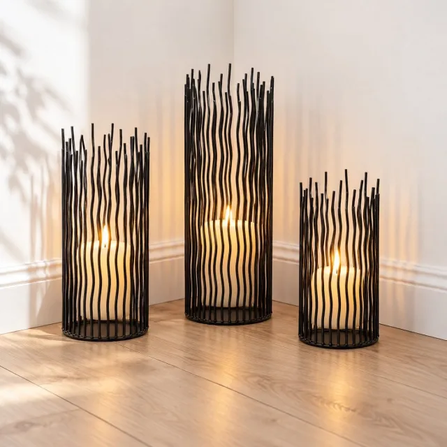 R H R&H® Kaarsenhouders Set van 3 Zwart Metalen Draadlantaarns - Moderne Pillar Kandelaars voor Binnen en Buiten - Tafel, Schoorsteenmantel en Open Haard Decoratie