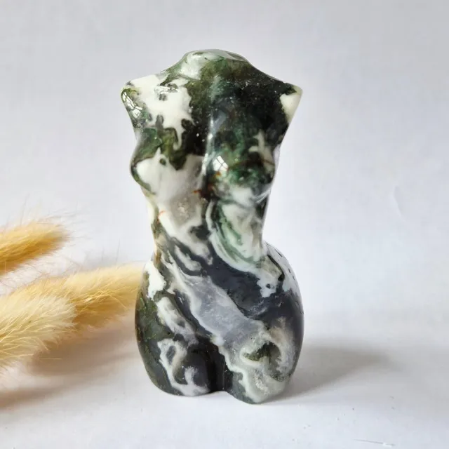 Moonlight Gemstones Mosagaat vrouwenbeeldje 8 cm (#28) – handgeslepen edelsteen carving Groen