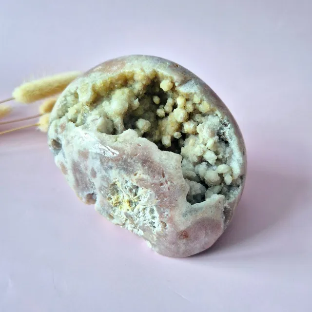 Moonlight Gemstones XL Edelsteen Druzy Pink Amethist Geode Freeform van 615 gram Statement Piece Meerkleurig