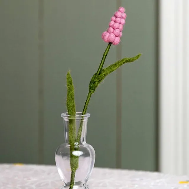 Sjaal met Verhaal Bloem Wolvilt - Druifjes/Muscari Roze - Handmade-Fairtrade - Homedeco - 25cm Happy Pink