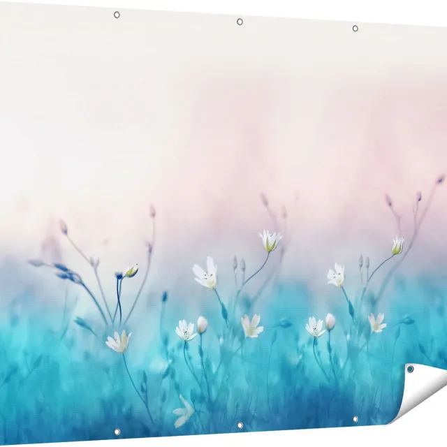 Gards Tuinposter Witte Bloemen op een Blauw Achtergrond - 160x120 cm - Tuindoek - Tuindecoratie - Wanddecoratie buiten - Tuinschilderij Multikleur