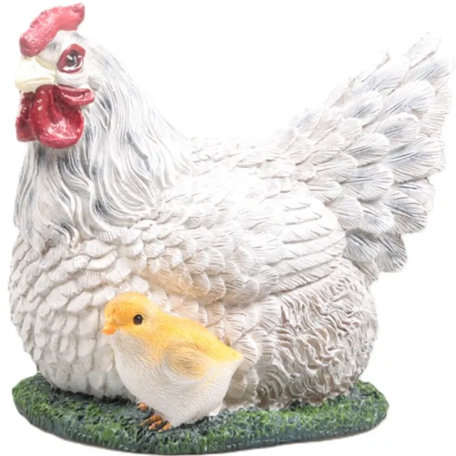 Farmwood Kip met kuiken tuin beeldje - voor binnen/buiten - 19 cm - dieren tuinbeelden - wit - kippen - broedend