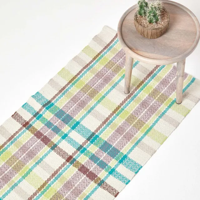Homescapes Wilson handgeweven blauw, groen en bruin geruit vloerkleed van 100% katoen, 66 x 200 cm Veelkleurig